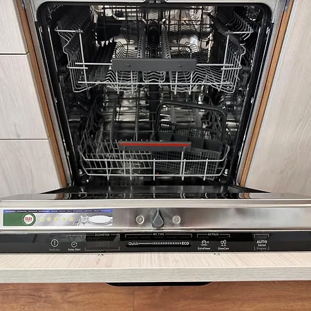 Апартамент New Modern & Cozy With Free Parking *