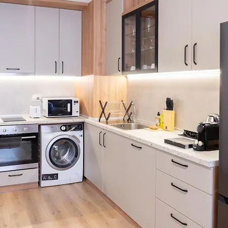 New Modern & Cozy With Free Parking Appartamento