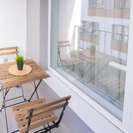Lägenhet New Modern & Cozy With Free Parking